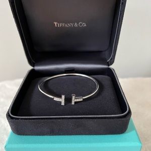 ❌SOLD ❌Authentic Tiffany&Co T Diamond Wire Bracelet